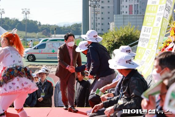 주광덕 남양주시장 24일 ‘제10회 남양주시장배 기업체 한마음 족구대회’ 참석. 사진제공=남양주시