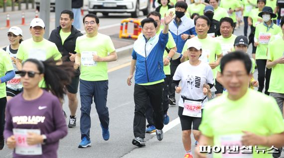 KTX광명역에 남북평화 3600명 한마음 '집결'