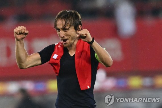골 세리머니하는 루카 모드리치 Croatia's midfielder Luka Modric celebrates after the UEFA Nations League, league A, Group 1 football match betwen Austria and Croatia in Vienna, Austria, on September 25, 2022. (Photo by Joe Klamar / AFP)