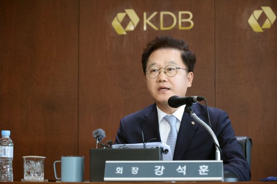 “산은 대주주인 현 상태론 자생력 한계… 민간주인이 근본 해결책” [대우조선, 한화에 팔린다]