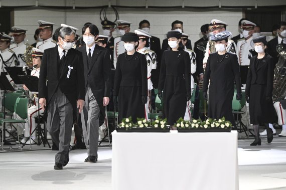 한총리 아베 국장 참석...기시다 총리에 "깊은 애도"