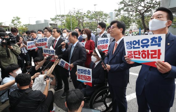 與 MBC 항의에.. 野 "尹대통령 행동대장 역할만 하냐"