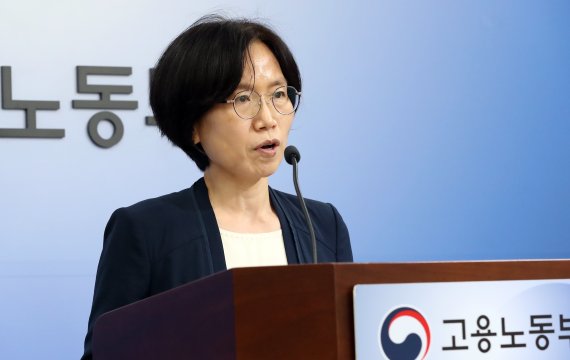 물가 뛰는데 내 통장 월급은…실질임금 넉달째 '마이너스'