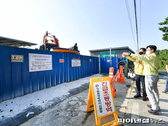 김병수 김포시장 29일 아프리카돼지열병(ASF) 발생한 양돈농가 현장점검. 사진제공=김포시