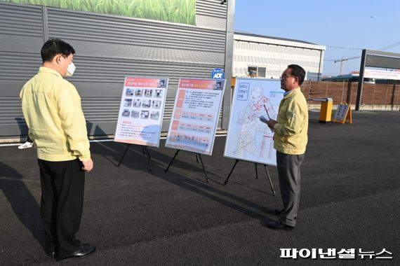 이한규 경기도 행정2부지사 ASF 대응 거점소독시설 현장점검. 사진제공=경기북부청