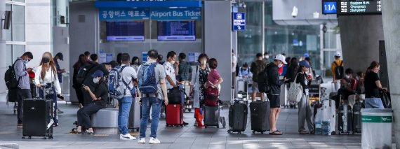 해외입국 후 1일 내 PCR 검사 "10월 1일부터 폐지"