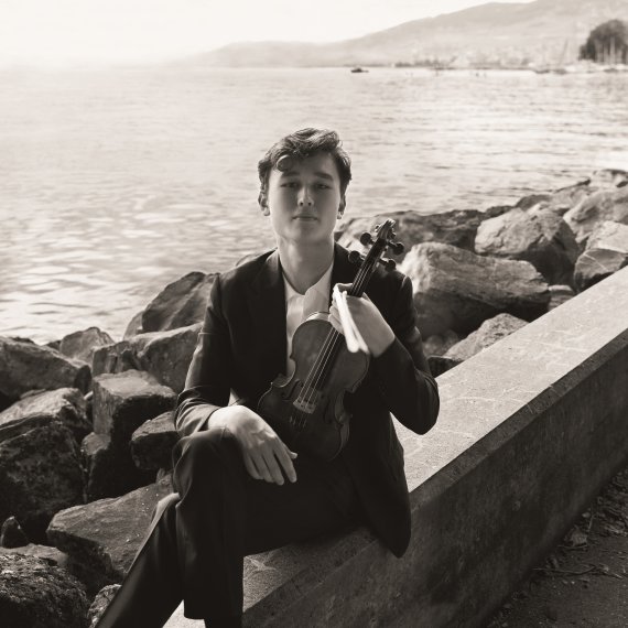 [서울=뉴시스]바이올리니스트 다니엘 로자코비치. (사진=빈체로 제공) 2022.10.01. photo@newsis.com *재판매 및 DB 금지