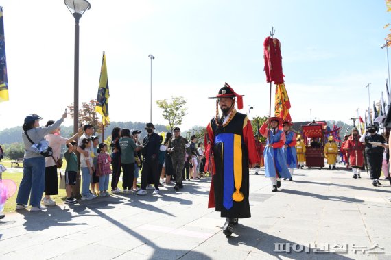 ‘2022 양주회암사지왕실축제’ 태조 이성계 어가행렬 재현. 사진제공=양주시