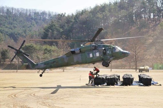 아파치·시누크·블랙호크 ‘막강 화력’… 창공에서 지상전 승리 이끈다 [밀리터리 월드]