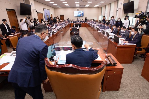 [2022 국감] '논란의 IRA' 국회로 공 넘어와... 대처방식 놓고 與·정부-野 각축전