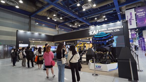 오는 7일까지 서울 강남구 코엑스에서 열리는 '한국전자전(KES 2022')에 참가하는 KAI 부스 전경. KAI 제공