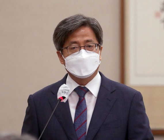 김명수 대법원장이 4일 서울 여의도 국회에서 열린 대법원 등에 대한 법제사법위원회 국정감사에 출석해 인사말을 하고 있다. (공동취재) 2022.10.4/뉴스1 ⓒ News1 유승관 기자