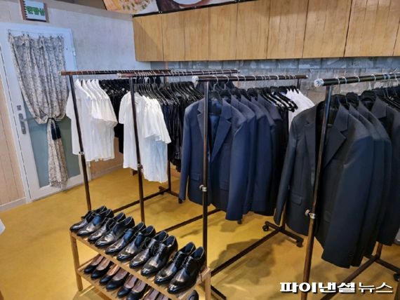 부천시 정장 무료대여 2호점 송내 부천일자리카페. 사진제공=부천시