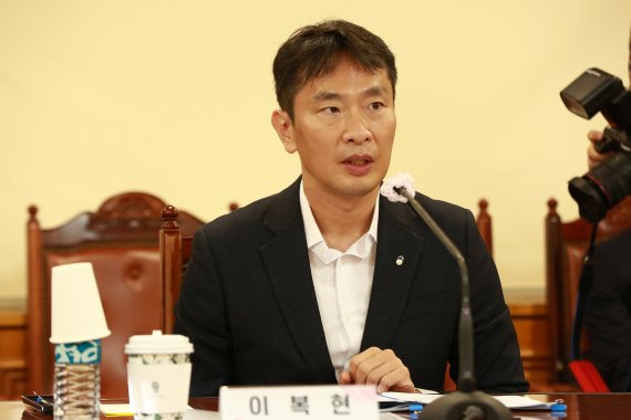 5일 서울 중구 은행회관에서 열린 금융권 간담회에서 이복현 금융감독원장이 인사말을 하고 있다. 금감원제공
