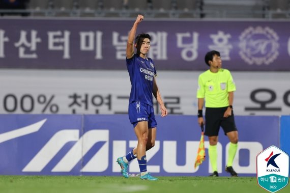 주먹 불끈 쥔 유강현 [한국프로축구연맹 제공. 재판매 및 DB 금지]