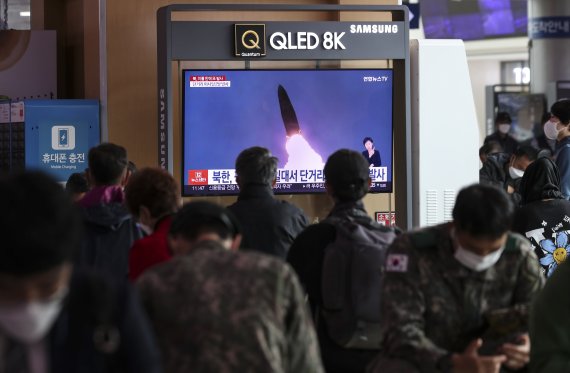 경상적자 돌아선 날, 삼성전자 '어닝쇼크'.. 퍼펙트스톰 밀려온다 [월금사진관]