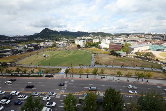 시민들에게 공개된 서울 종로구 경복궁 인근 송현동 부지. 사진=박범준 기자