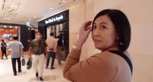 쿠네타는 에르메스 매장을 다시 찾아 입구 직원에게 루이비통 쇼핑백들을 자랑했고 '귀여운 여인'의 "Big mistake!"(당신 실수했어!) 장면을 영상에 삽입했다.