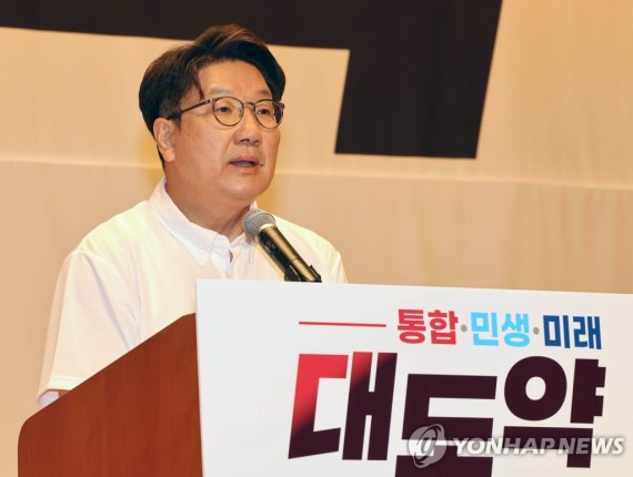 국민의힘 권성동 전 원내대표가 8월 26일 충남 천안시 재능교육연수원에서 열린 '2022 국회의원 연찬회'에서 마무리 발언을 하고 있다. 2022.8.26