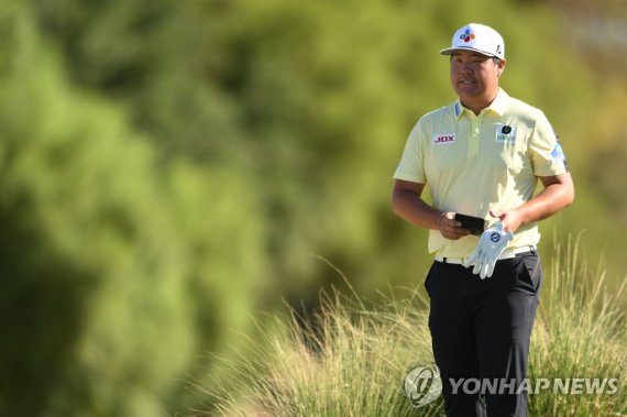 슈라이너스 칠드런스 오픈 2라운드에 나선 임성재 LAS VEGAS, NEVADA - OCTOBER 07: Sungjae Im of South Korea stands on the 18th tee during the second round of the Shriners Children's Open at TPC Summerlin on October 07, 2022 in Las Vegas, Nevada. Orlando Ramirez/Getty Images/AFP