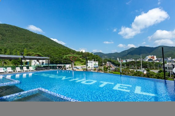 사계절 노천야외 온천 수영을 할 수 있다(창녕 크라운호텔 제공)