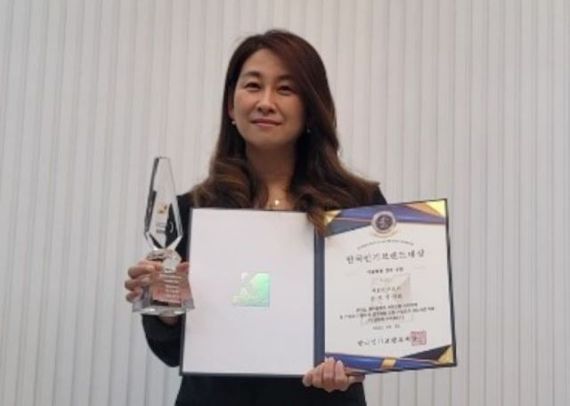 ‘책읽는루브르 아뜰리에’ 2022한국인기브랜드대상 1위 수상