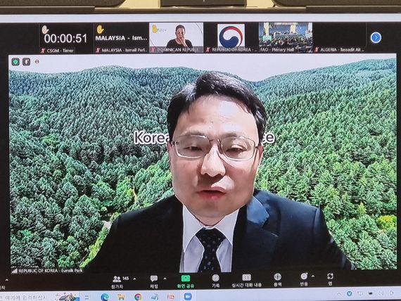 박은식 산림청 국제산림협력관이 최근 온라인으로 열린 '제26차 유엔식량농업기구(FAO) 산림위원회(COFO 26)'에서 제15차 세계산림총회 성과 의제에 대해 발언하고 있다.