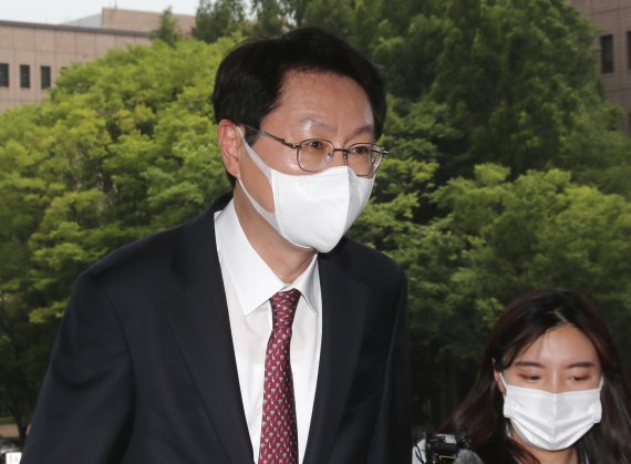 권익환 전 서울남부지검장이 21일 오후 경기 과천시 법무부청사에서 열리는 검찰인사위원회에 참석하고 있다. 2022.6.21/뉴스1 ⓒ News1 구윤성 기자