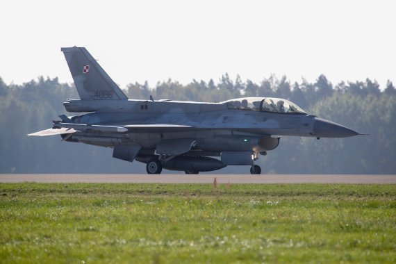 지난해 10월22일(현지시간) 폴란드 라스크의 공군기지에서 폴란드 공군 소속 F-16 전투기가 언론에 공개된 모습.EPA연합뉴스