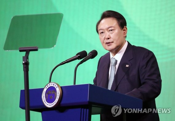 尹대통령 "정치 시작할 때 비전, 새마을 정신 정확히 일치"