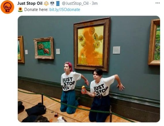 Ativistas do Just Stop Oil protestaram derramando sopa nos girassóis de Van Gogh e depois colocando as mãos na parede. [저스트스톱오일 트위터 캡처, DB 및 재판매 금지] /foto = Notícias Yonhap