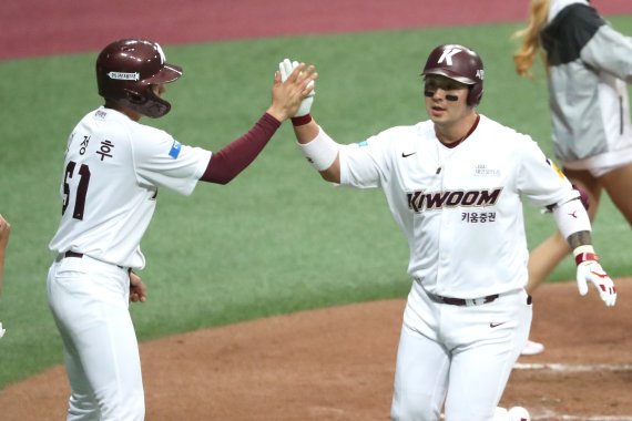 키움 히어로즈에서 함께 뛰었던 이정후(왼쪽)와 박병호. /뉴스1 DB ⓒ News1 임세영 기자