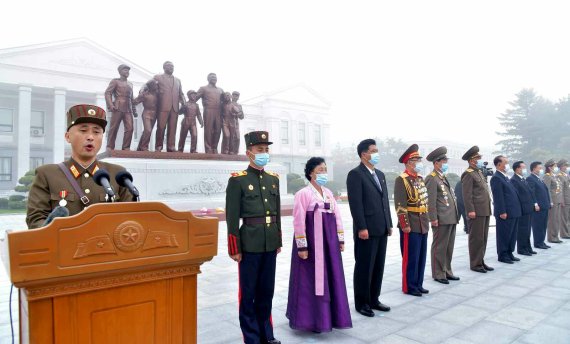 북한 만경대·강반석혁명학원 창립 75돌 기념행사 참가자들의 맹세문 채택 모임이 15일 만경대혁명학원에서 진행됐다고 16일 노동당 기관지 노동신문이 보도했다. 사진=노동신문 캡처