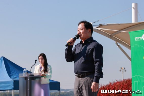 주광덕 남양주시장 15일 ‘2022년 남양주 한강 걷기대회’ 축사 발표. 사진제공=남양주시