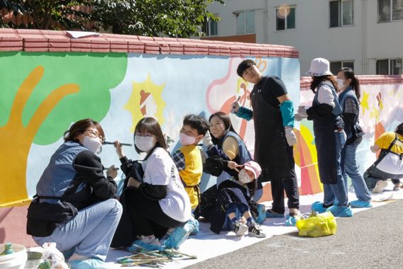 한국투자증권, ‘행복나눔 벽화그리기’ 사회공헌 사업 재개