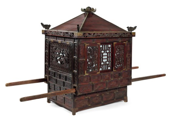 조선 왕실 사용으로 추정되는 가마 '덩'(서울옥션 제공).