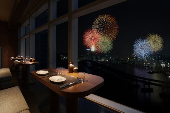 불꽃축제 명당서 파크하얏트 특선메뉴까지