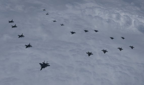 지난 2022년 6월 7일 한·미 공군 전투기들의 공중무력시위 비행. 사진=합동참모본부 제공