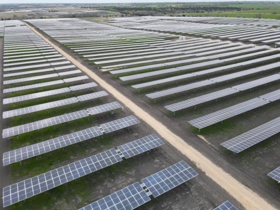 한화큐셀 미국 텍사스주 168MW급 태양광 발전소. 한화솔루션 제공