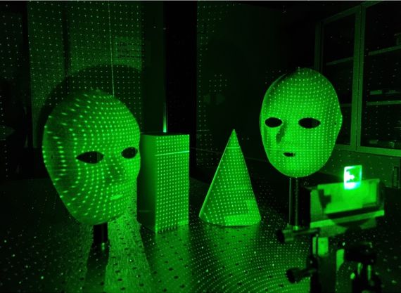 POSTECH 노준석 교수팀이 개발한 라이다센서는 1만여개 이상의 빛을 쏴서 주위의 물체를 입체적으로 감지해낸다. POSTECH 제공