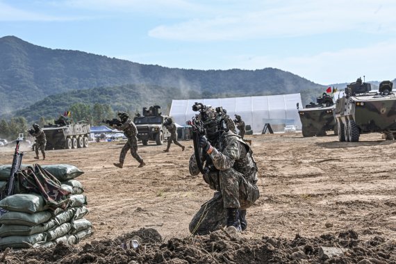 육군 아미타이거 드론봇 전투시연 모습.(육군 제공) /사진=뉴스1