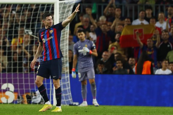 [바르셀로나=AP/뉴시스]레반도프스키. 2022.10.20.