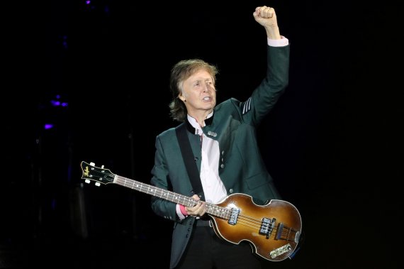 FILE PHOTO: British musician Paul McCartney performs during the "One on One" tour concert in Porto Alegre, Brazil October 13, 2017. REUTERS/Diego Vara/File Photo /REUTERS/뉴스1 /사진=뉴스1 외신화상