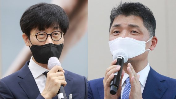 네이버 창업자 이해진 글로벌투자책임자(GIO, 왼쪽)와 카카오 창업자 김범수 전 이사회 의장(미래이니셔티브센터장).