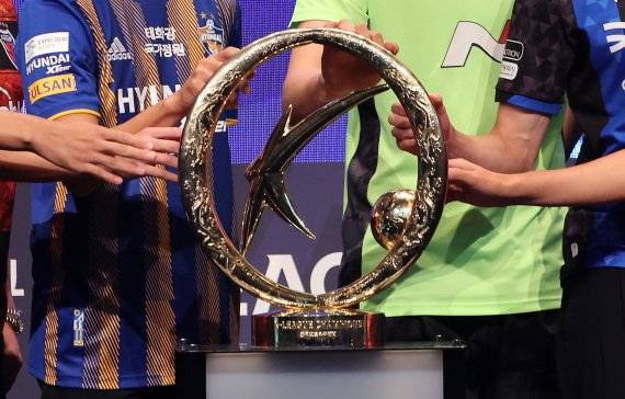 28일 서울 마포구 누리꿈스퀘어에서 열린 ‘하나원큐 K리그1 2022 파이널라운드 미디어데이’에서 파이널A에 진출한 각 팀 선수들이 기념사진을 찍고 있다. 2022.9.28/뉴스1 ⓒ News1 이동해 기자