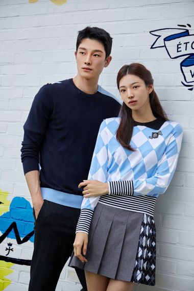 까스텔바작 2022 FW 의상을 착용한 버추얼 모델 한가온과 오모아