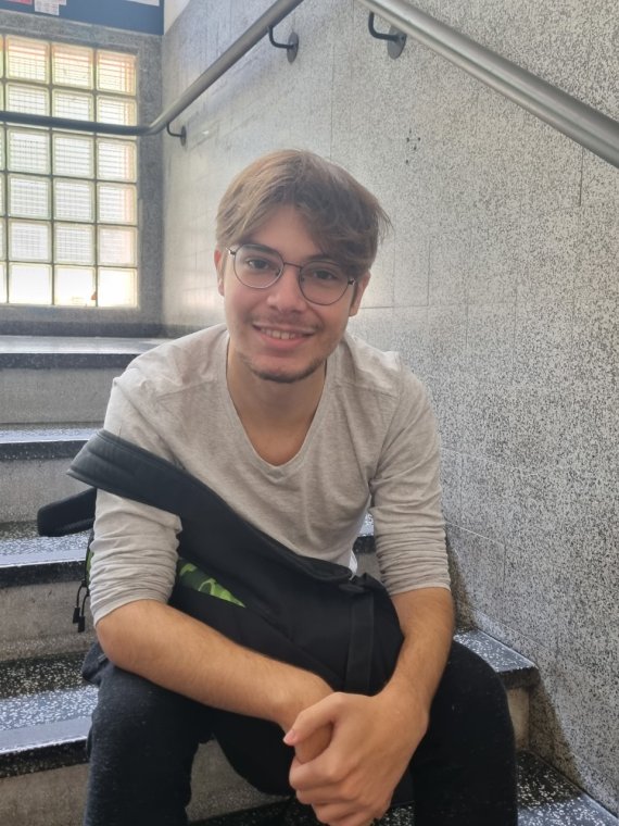 24일(현지시간) 브라질 상파울루 가톨릭대 교정에서 만난 역사학과 학생 에릭 파울로(18)는 "보우소나루가 싫어서 룰라를 뽑는다"고 말했다. 2022. 10. 24.