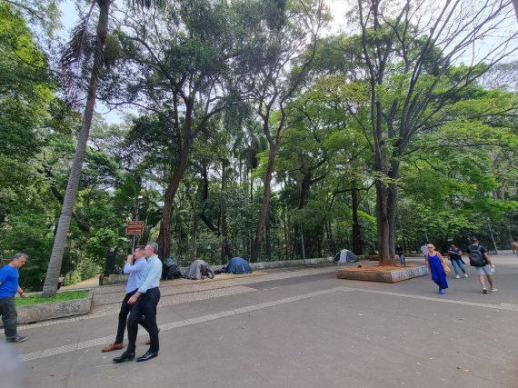 24일(현지시간) 브라질 상파울루 번화가 아베니다 파울리스타에 심심찮게 보이는 노숙인 텐트. 2022. 10. 24. ⓒ News1 최서윤 기자