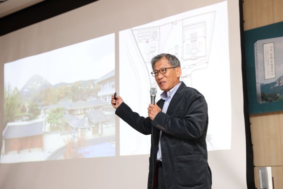 [서울=뉴시스] 25일 서울 마포구 창비서교빌딩에서 유홍준 작가가 '나의 문화유산답사기' 11, 12권 출간 기념 기자간담회를 진행했다. (사진=창비 제공) 2022.10.25. photo@newsis.com *재판매 및 DB 금지