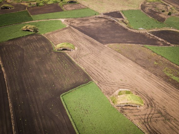 . 일본군이 1931년 건설한 건설한 비행장의 격납고.